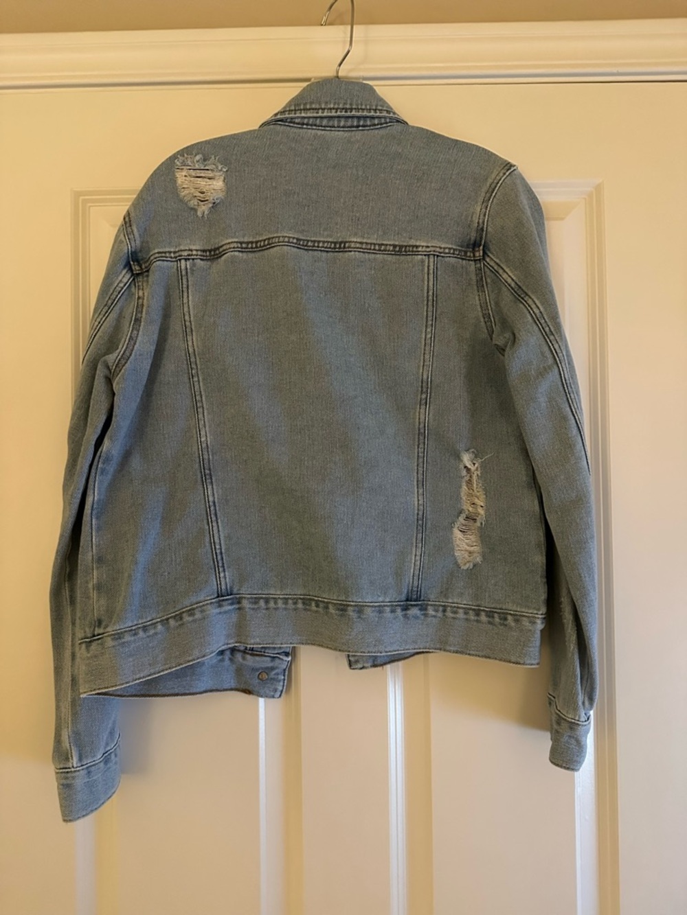 PacSun Light Washed Blue Distressed Denim Jacket Casual Layering Piece Sz Small - Picture 7 of 8